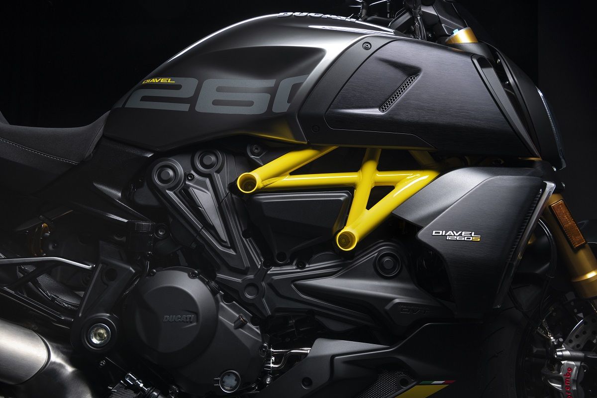Ducati Diavel “Black and Steel”