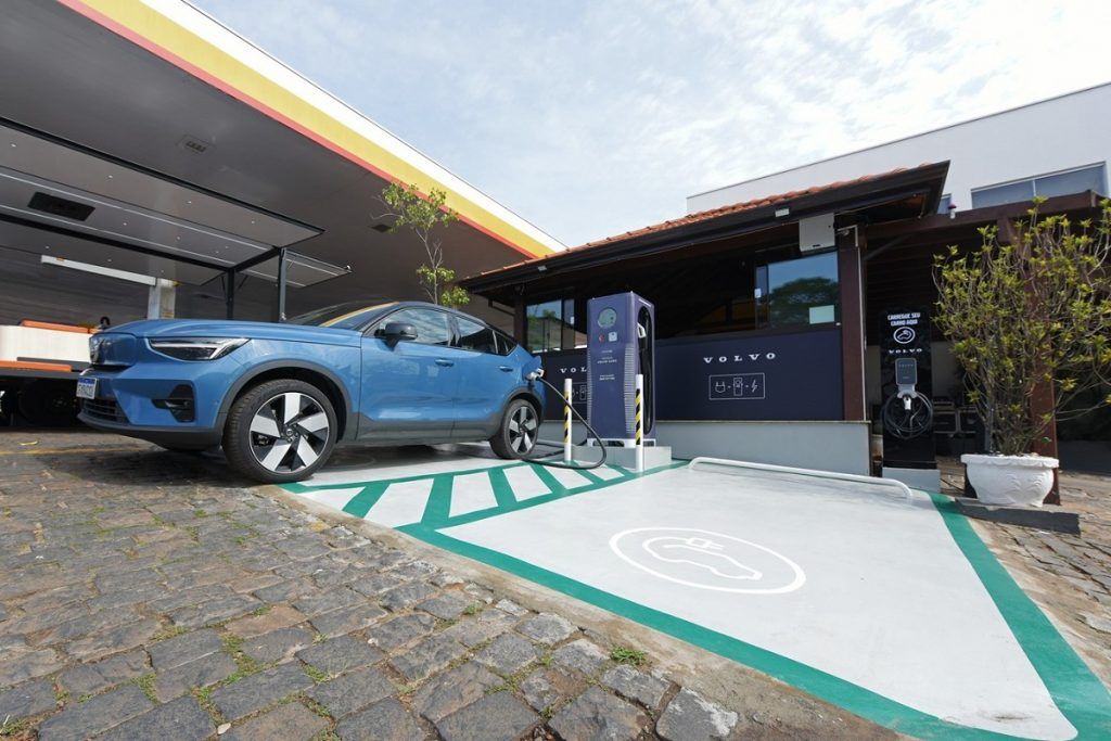 Rodovia Anhanguera tem novo carregador rápido da Volvo