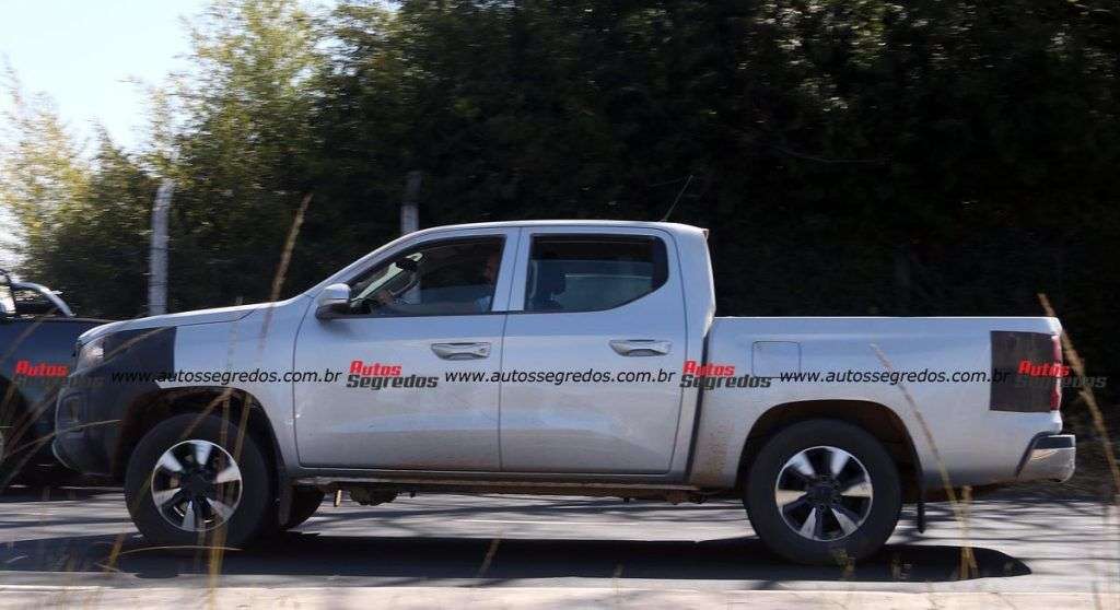 Flagra Peugeot Landrek que será vendida como Fiat