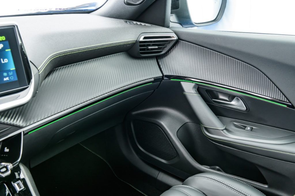 painel do Peugeot e-2008 GT 2023