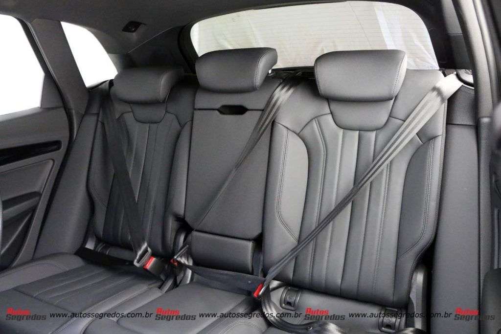 banco traseiro do Audi Q5 TFSIe