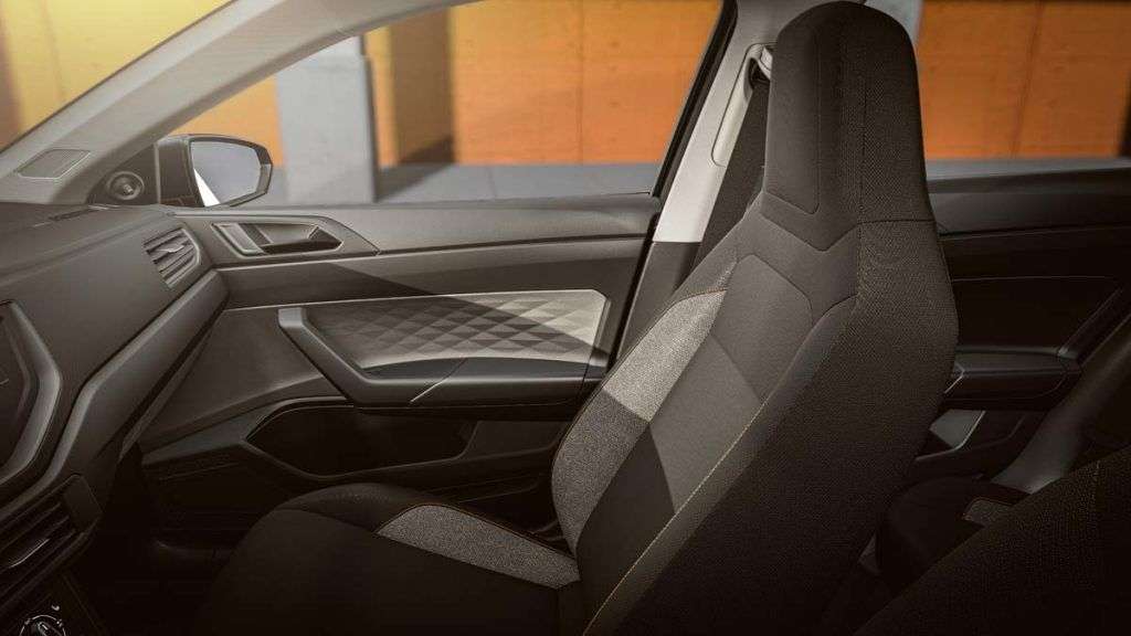 banco dianteiros do VW Polo Track 2023