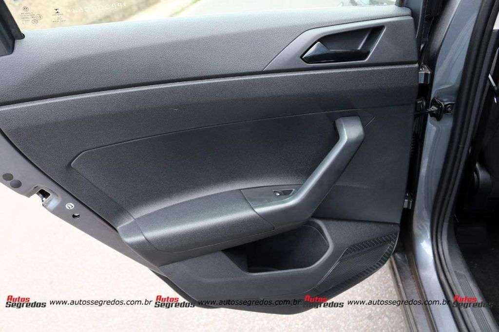 forro de porta traseiro direito VW Polo 170 TSI 2023