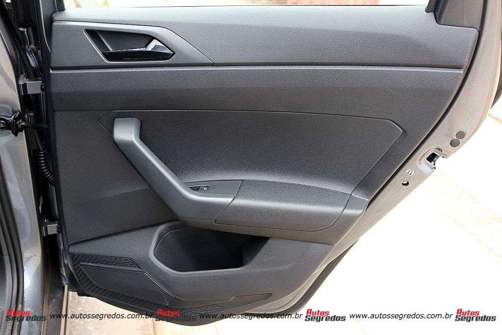 forro de porta traseiro esquerdo VW Polo 170 TSI 2023