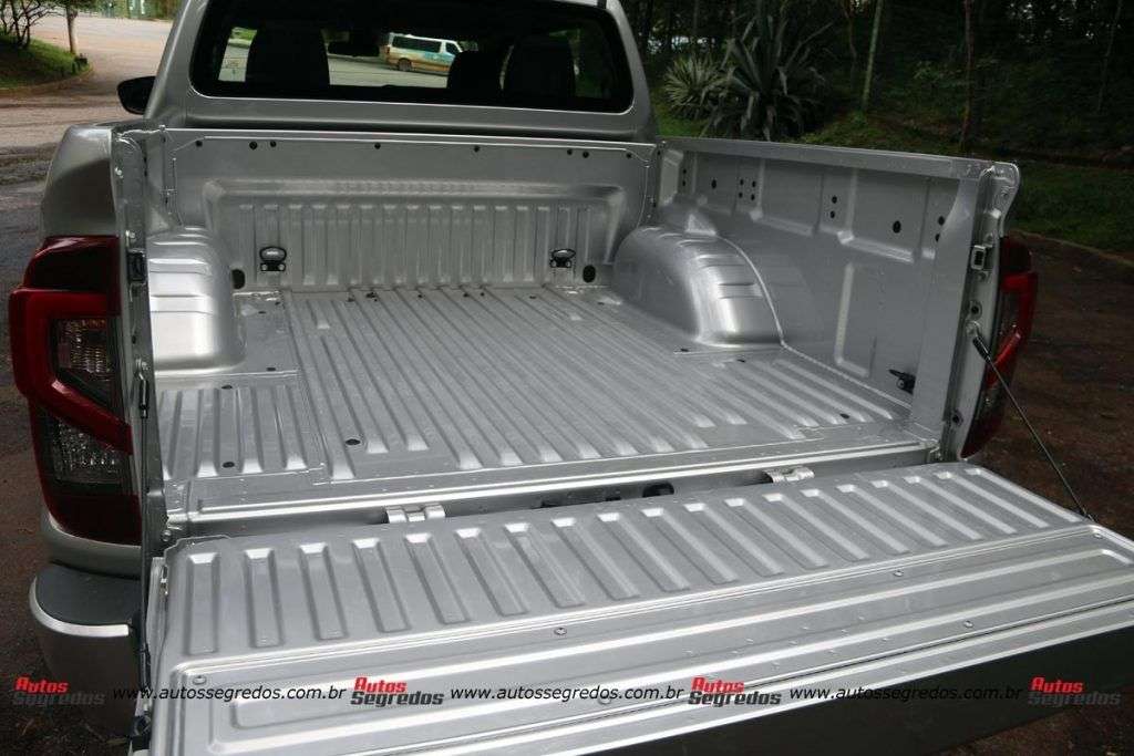 Nissan Frontier XE 2023