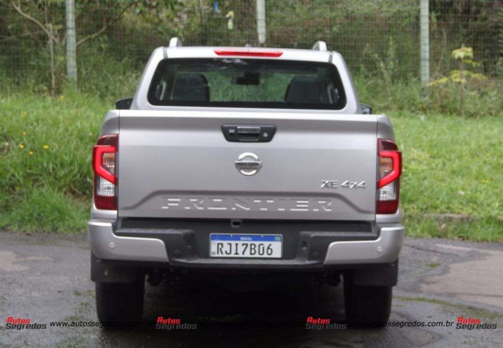 Nissan Frontier XE 2023