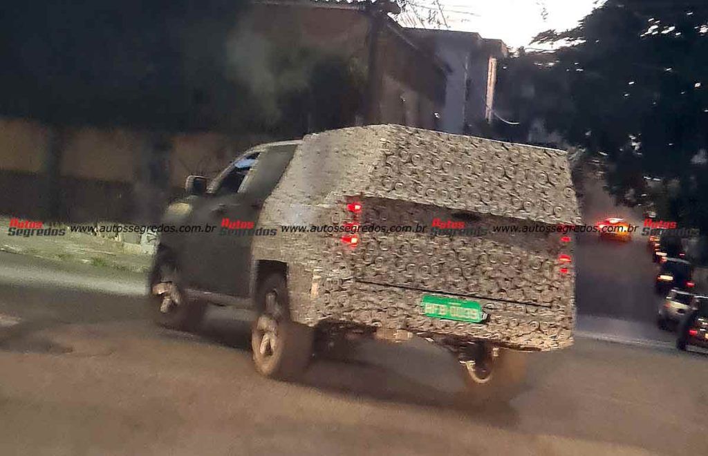Flagra prototipo da Ram 1200 em testes por Belo Horizonte