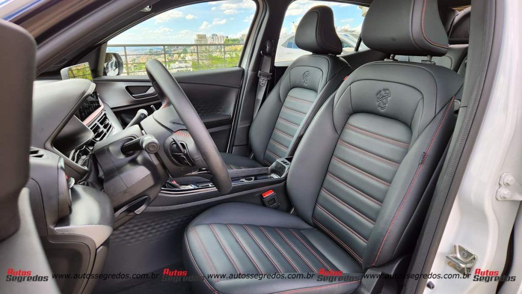 bancos dianteiros do Fiat Pulse esportivo