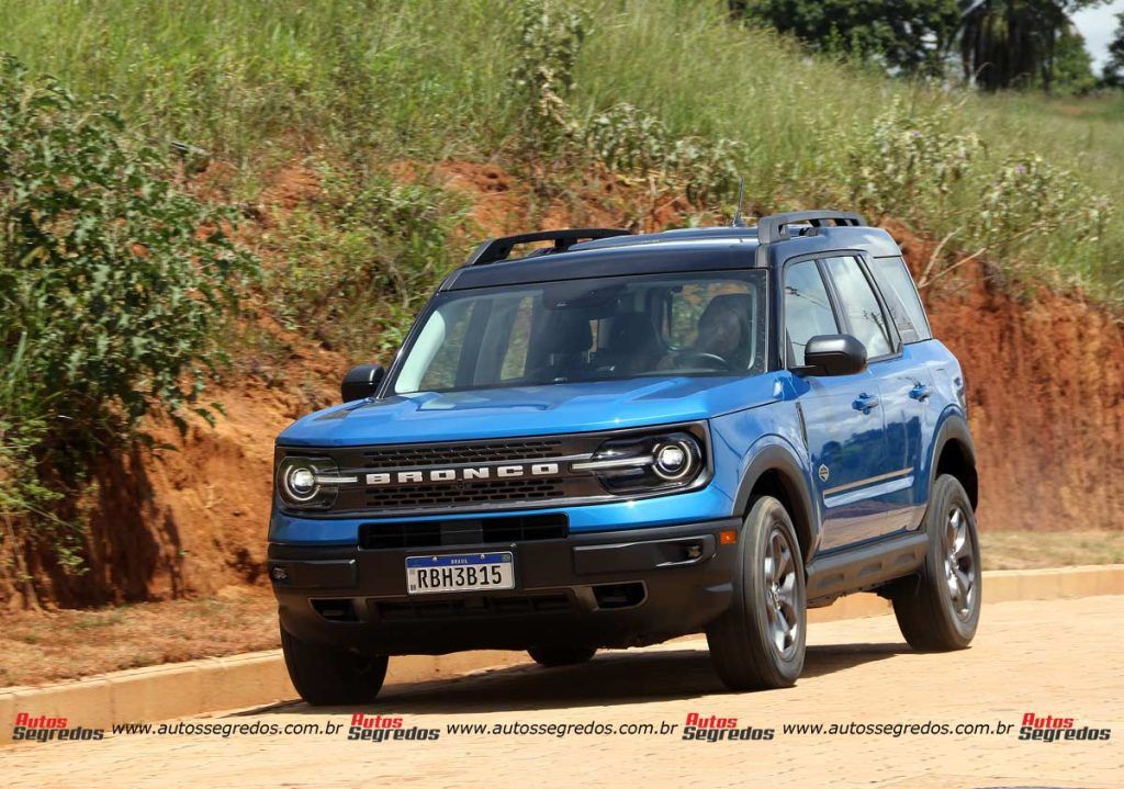 Ford Bronco Sport 2.0 de frente na cor azul