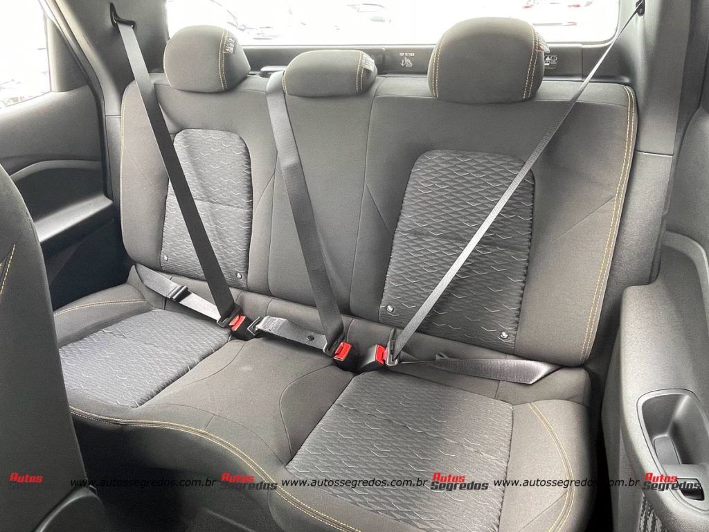bancos traseiros da Chevrolet Montana 1.2 LT 2023