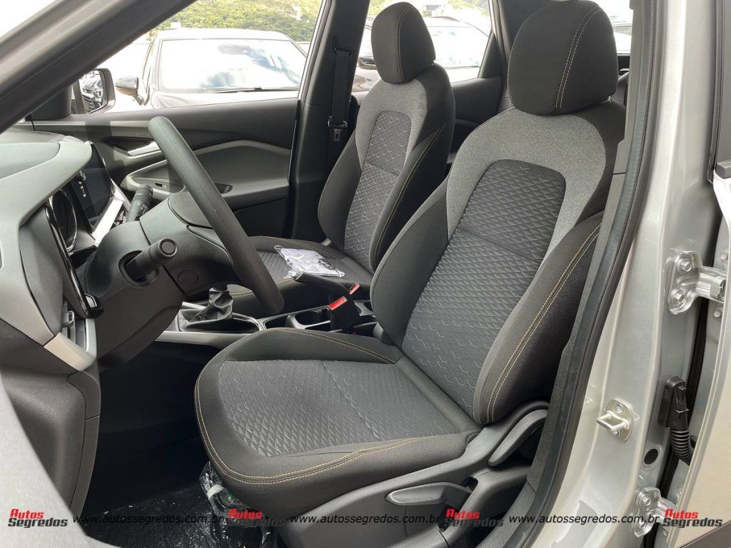 bancos dianteiros da Chevrolet Montana 1.2 LT 2023