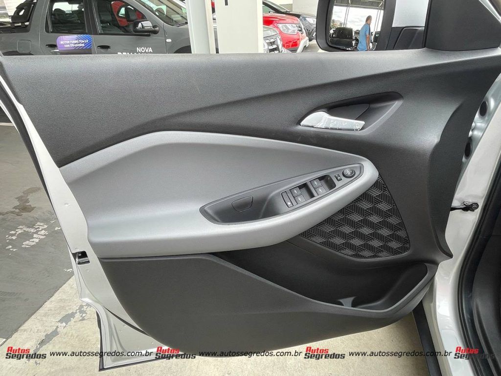 forro de porta dianteiro da Chevrolet Montana 1.2 LT 2023