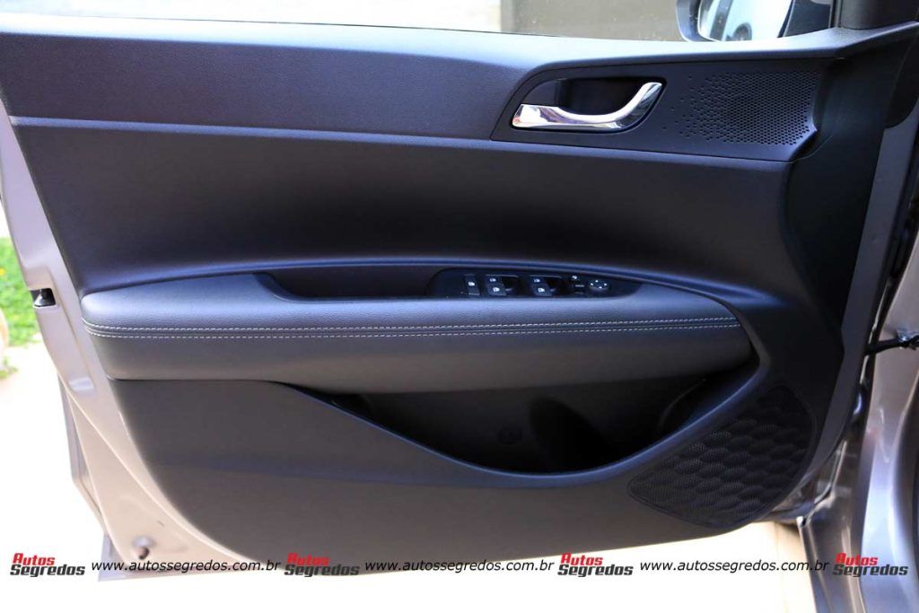 forro de porta dianteiro esquerdo do Hyundai HB20 Platinum Plus 2023