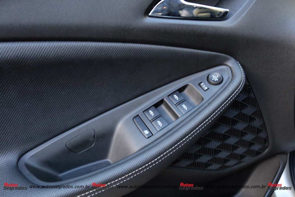 comandos dos vidros elétricos da nova Chevrolet Montana Premier 1.2. AT6