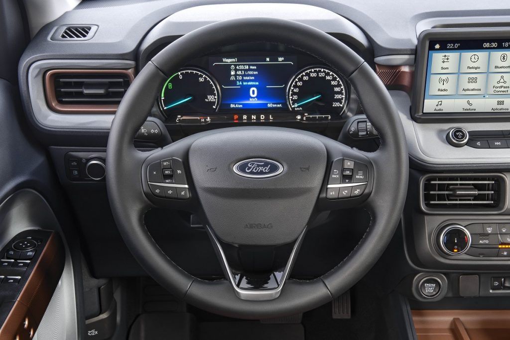 volante e quadro de instrumentos da Maverick Hybrid