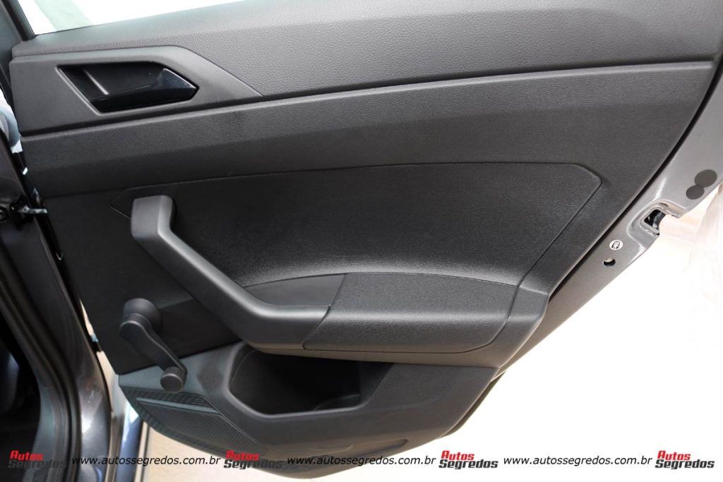 Forro de porta traseiro esquerdo do Volkswagen Polo Track 2023