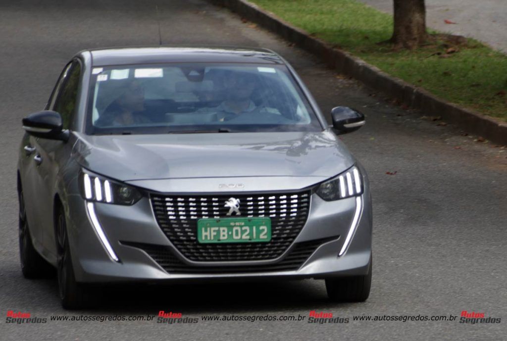 Flagra Peugeot 208 2024 T200 Turbo Flex