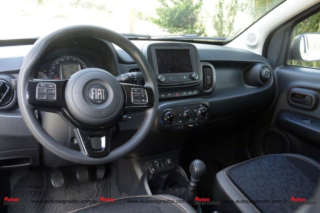 painel do Fiat Mobi Trekking 2023
