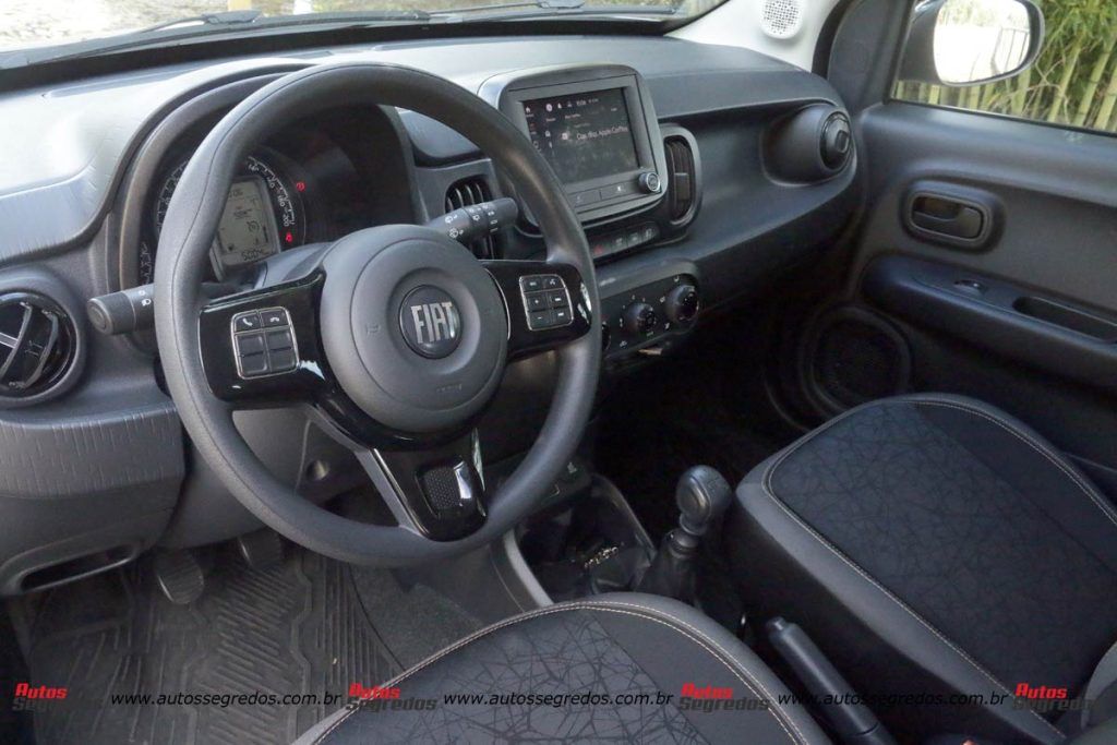 painel do Fiat Mobi Trekking 2023