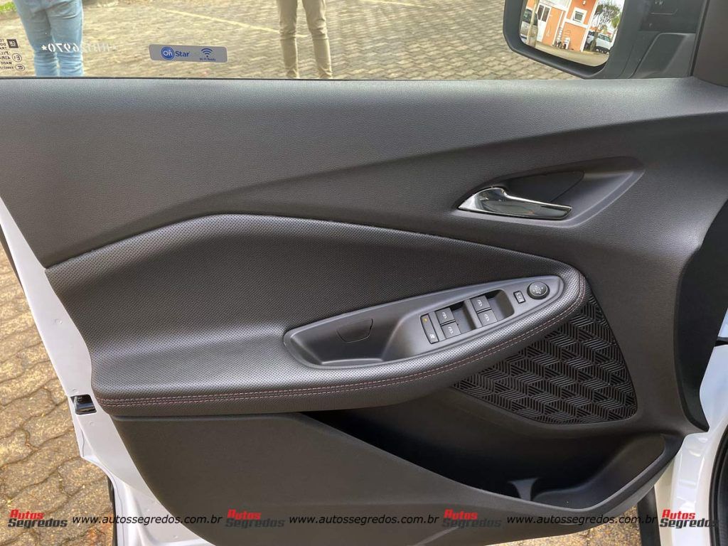 forro de porta dianteiro Chevrolet Montana RS 2024