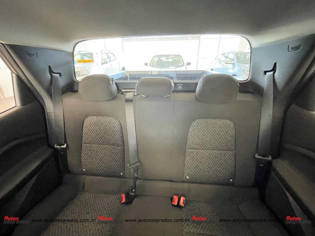 banco traseiro da Chevrolet Montana 1.2 Turbo