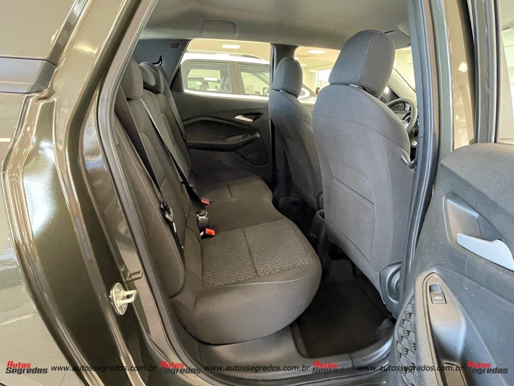 banco traseiro da Chevrolet Montana 1.2 Turbo