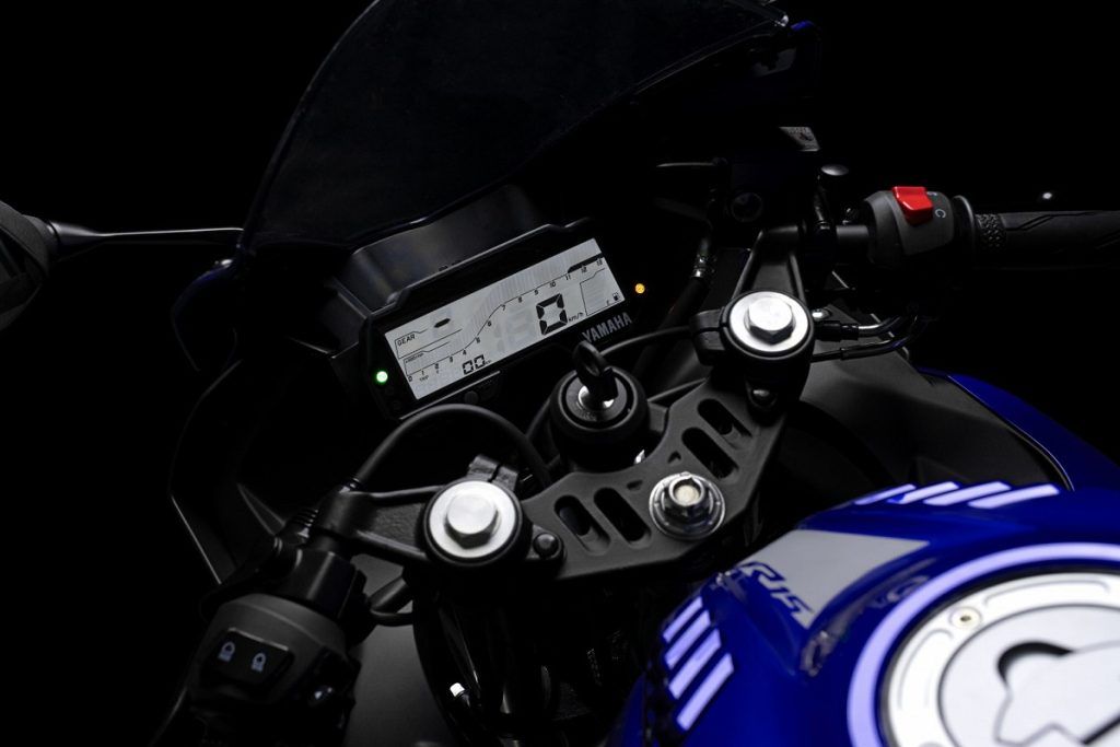 quadro de instrumentos da Yamaha YZF-R15