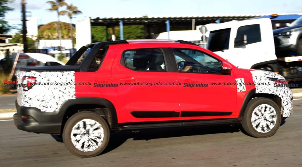 Fiat Strada Ultra Turbo 2024 T200