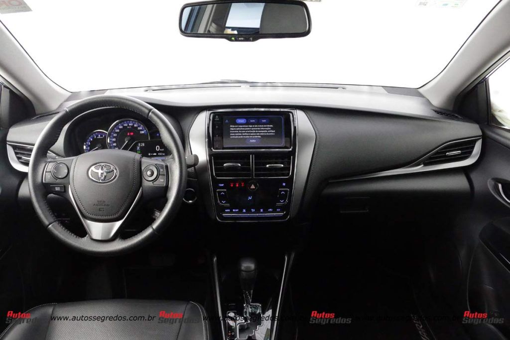 Toyota Yaris XLS Sedã