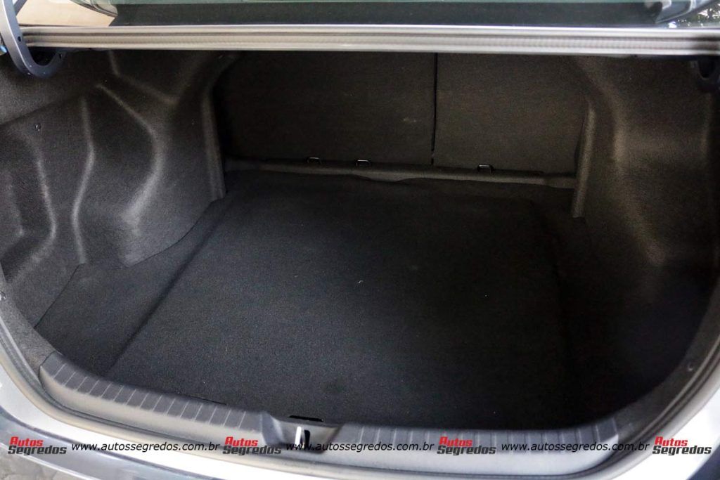 Toyota Yaris XLS Sedã