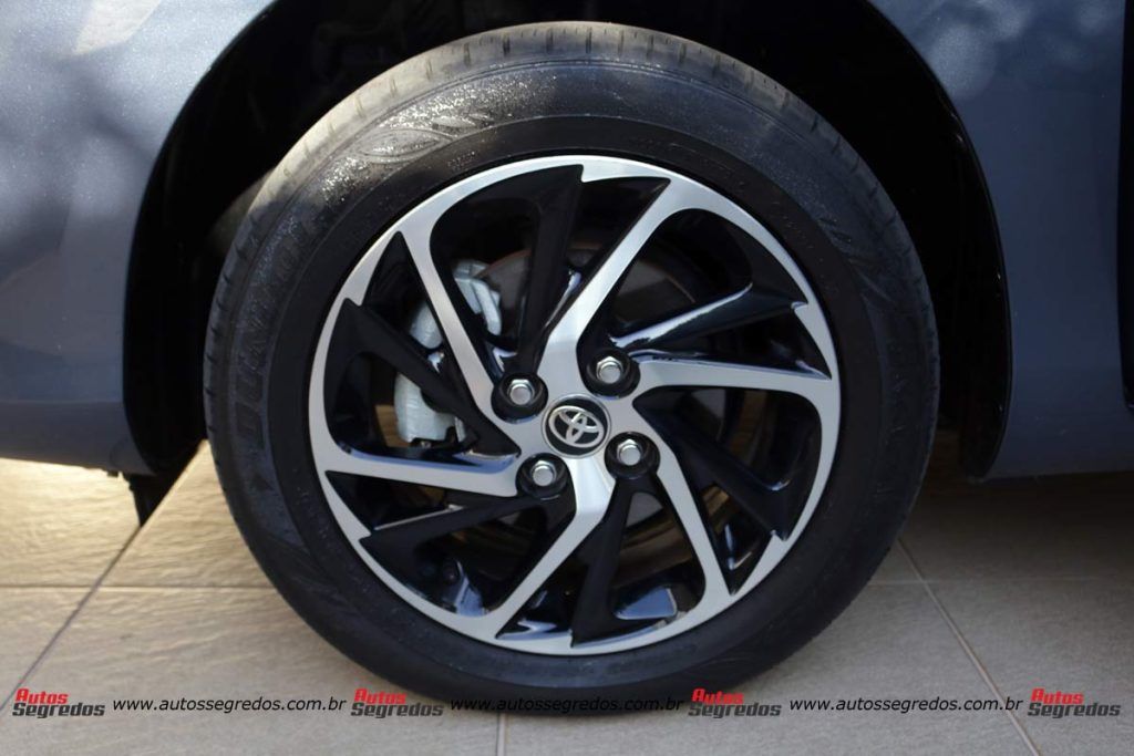 Toyota Yaris XLS Sedã