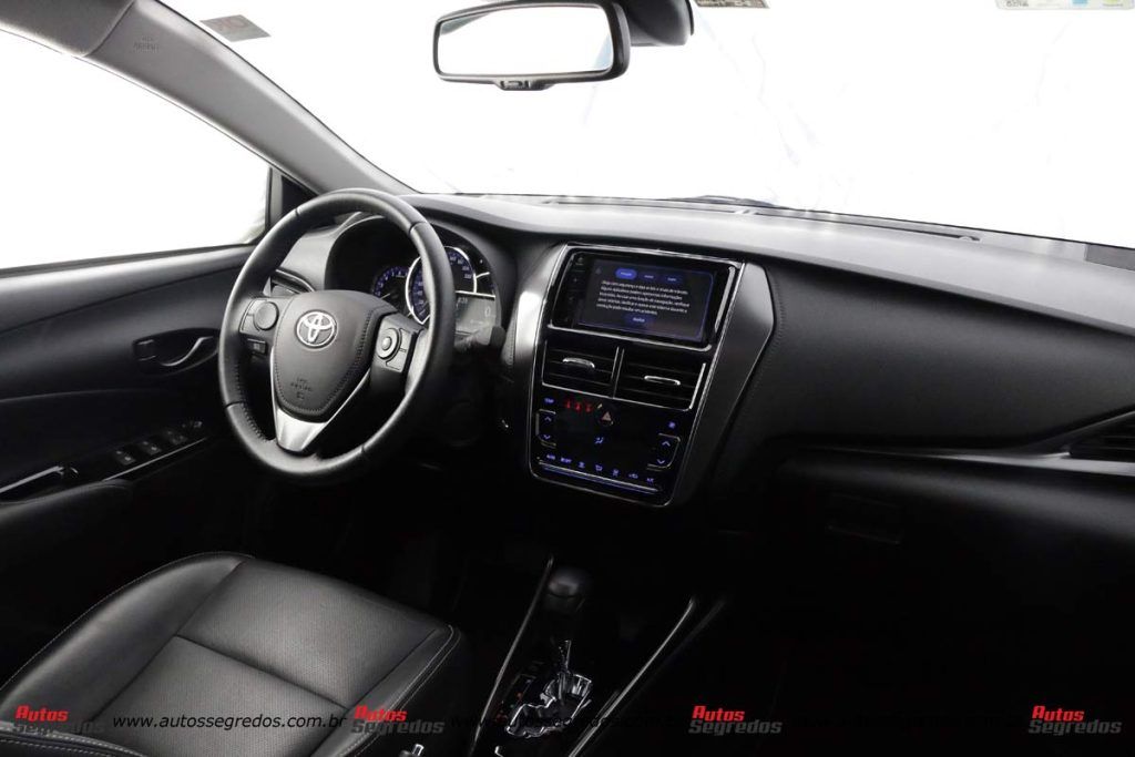 Toyota Yaris XLS Sedã