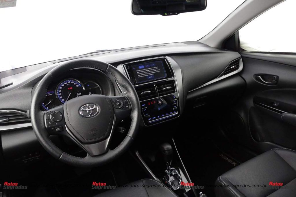 Toyota Yaris XLS Sedã