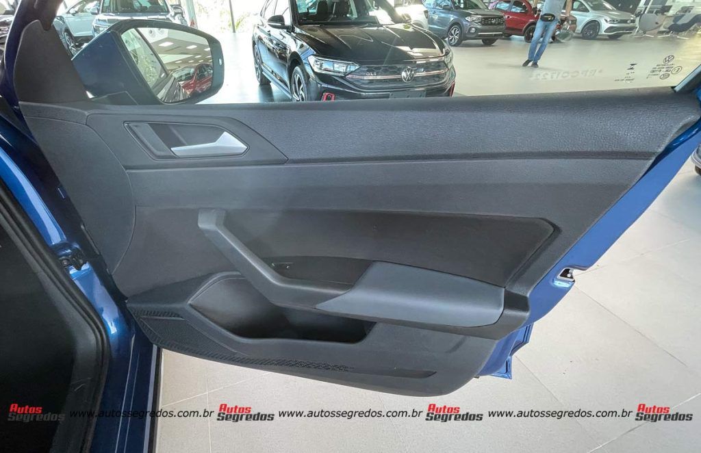 forro de porta do Volkswagen Nivus Highline 2024