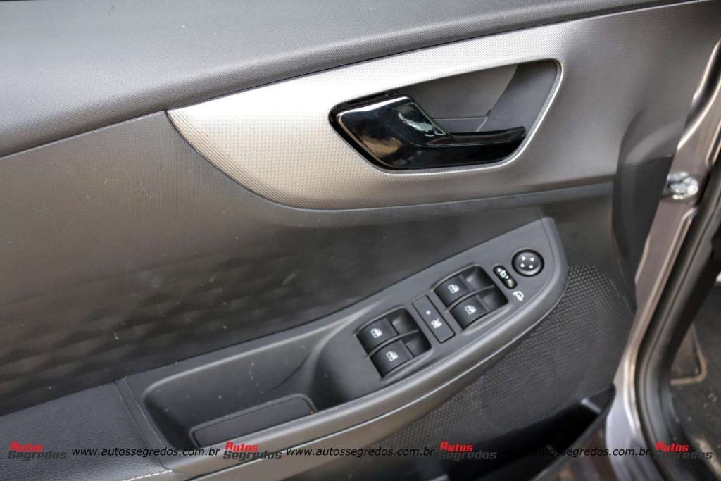 comandos dos vidros elétricos do Fiat Fastback Limited Edition Turbo 270