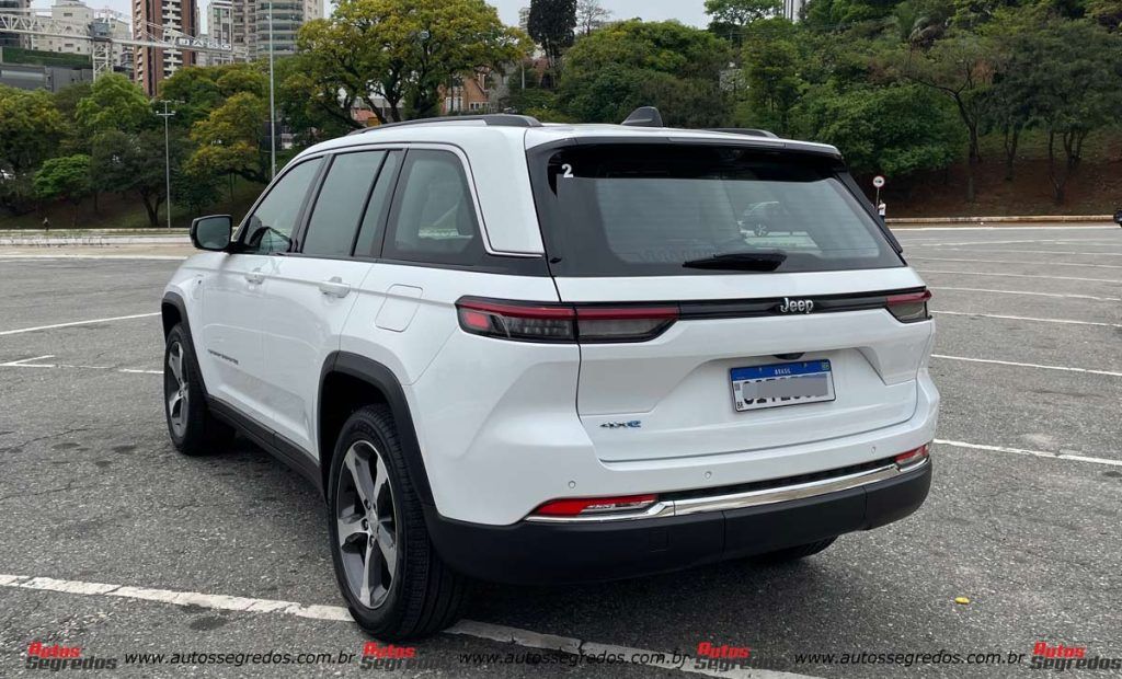 Jeep Grand Cherokee 4xe para matéria sobre recall