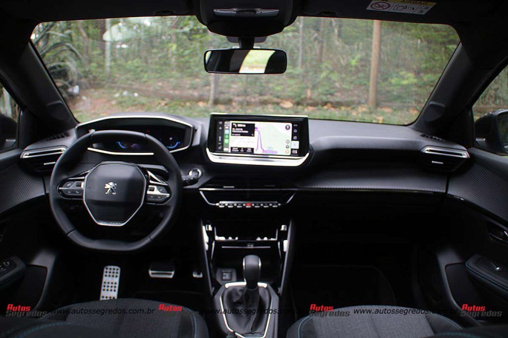 painel do Peugeot 208 Style Turbo 200