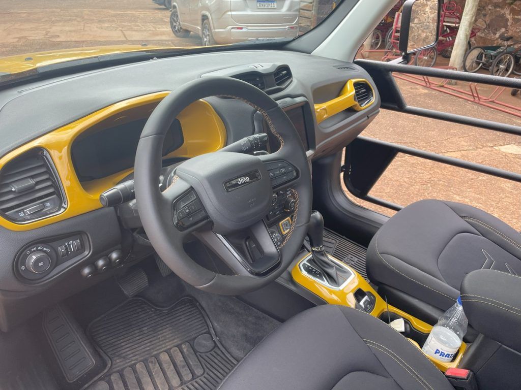 painel do Jeep Renegade Moparizado