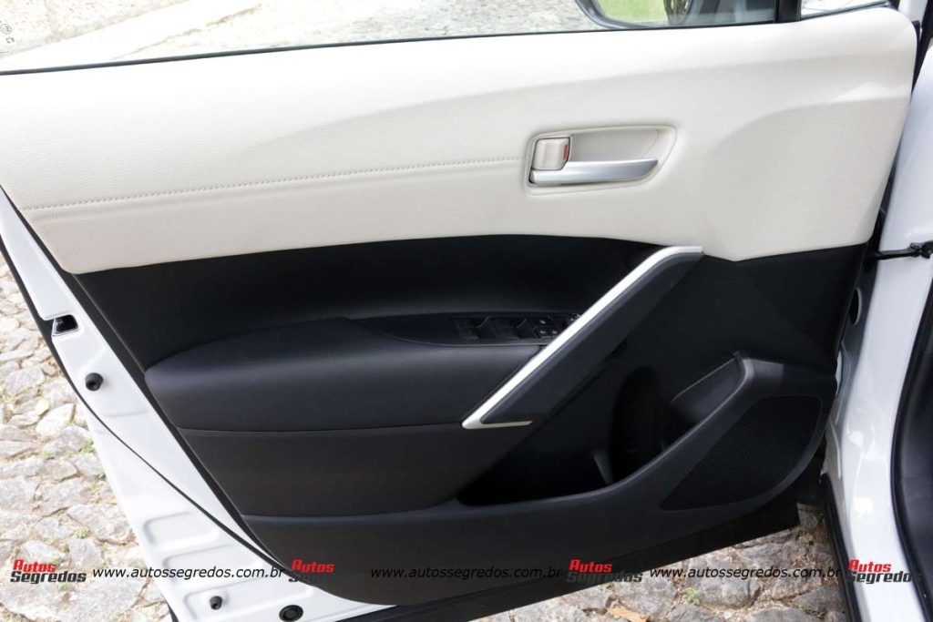 forro de porta do Toyota Corolla Cross 2024