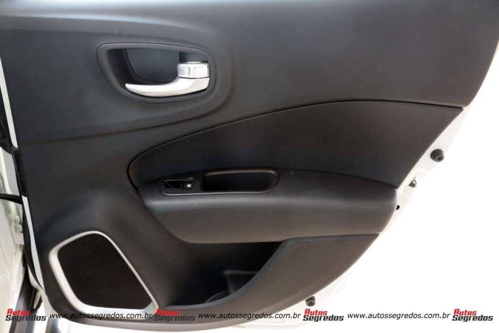 forro de porta traseiro direito da Fiat Toro Ultra 2024