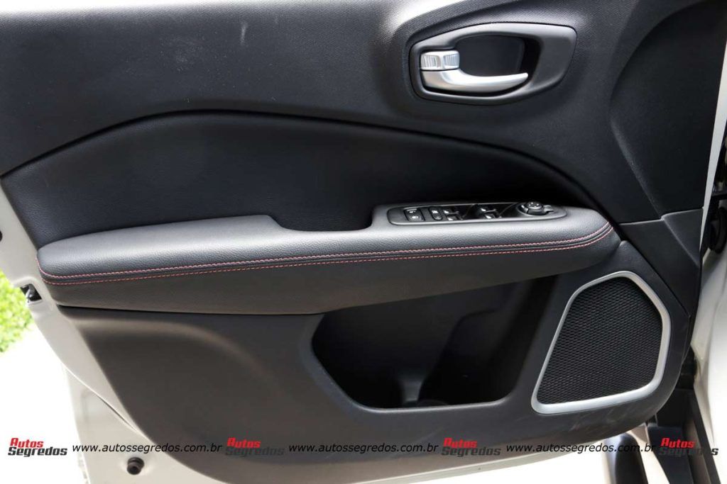 forro de porta dianteiro esquerdo da Fiat Toro Ultra 2024