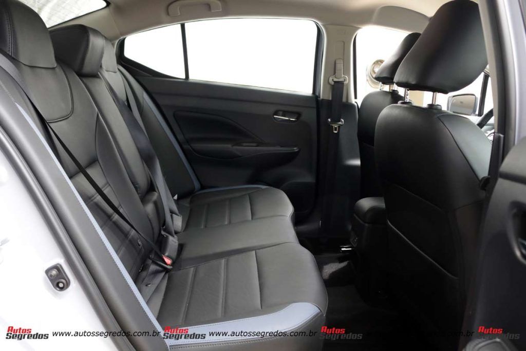 banco traseiro do Nissan Versa Exclusive 2024
