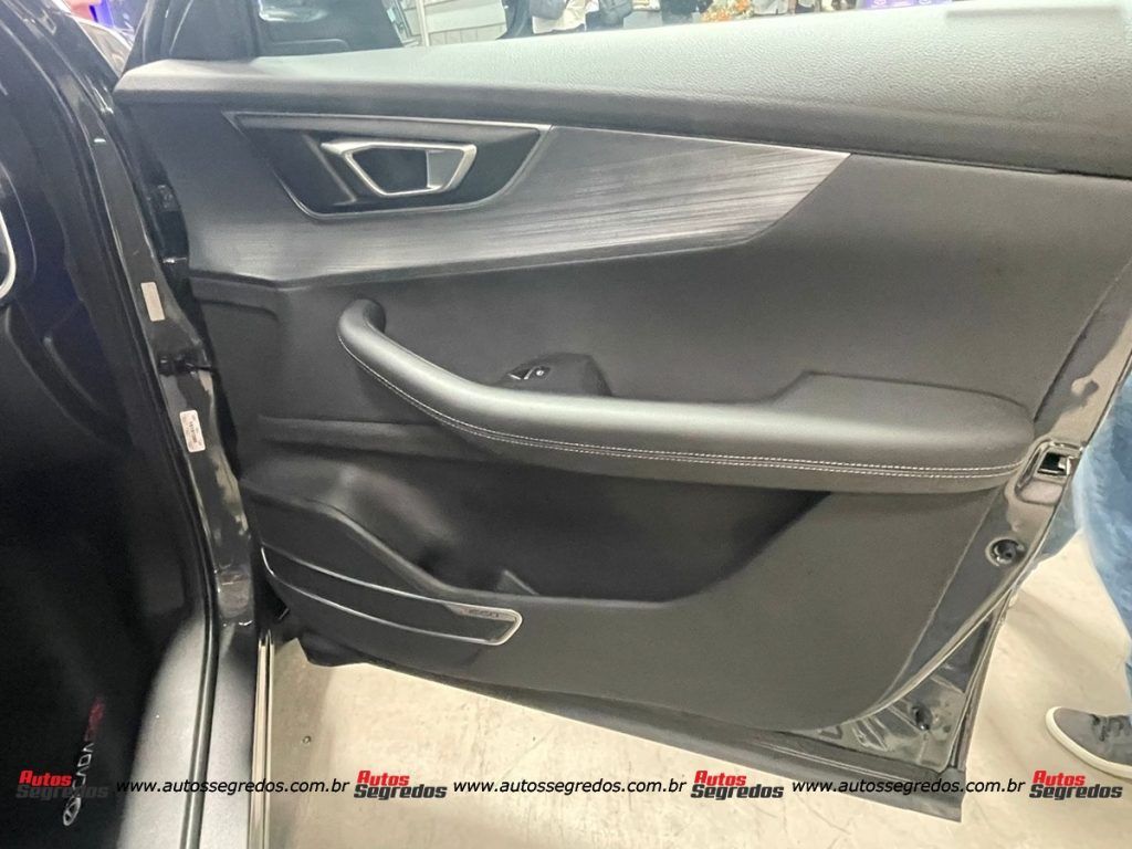 forro de porta dianteiro direito do CAOA Chery Tiggo 7 Sport 2025