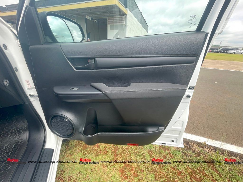forro de porta dianteiro direito da Toyota Hilux STD Power Pack