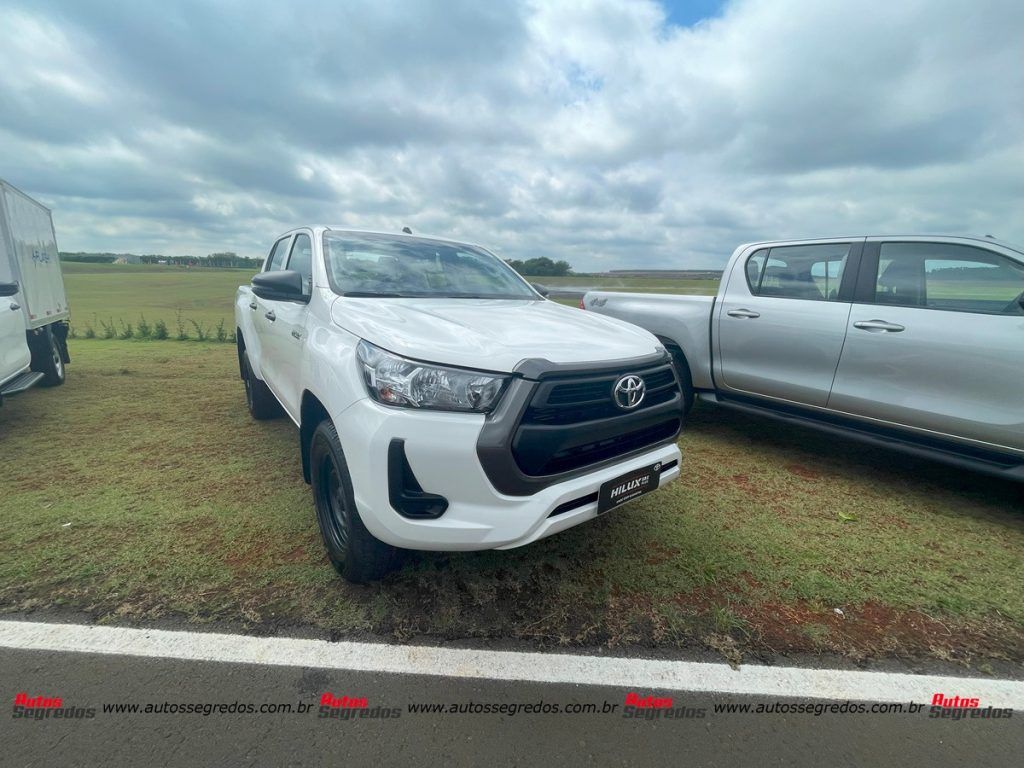 Toyota Hilux Cabine Dupla STD Power Pack 2024