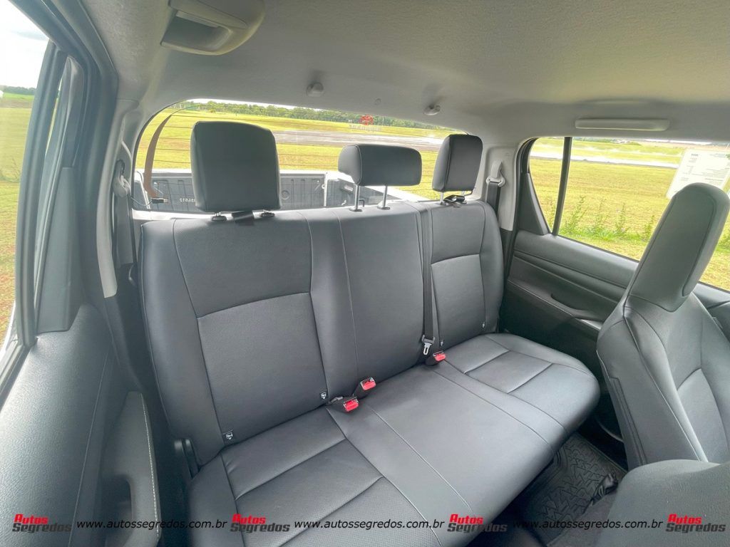 banco traseiro da Toyota Hilux STD Power Pack
