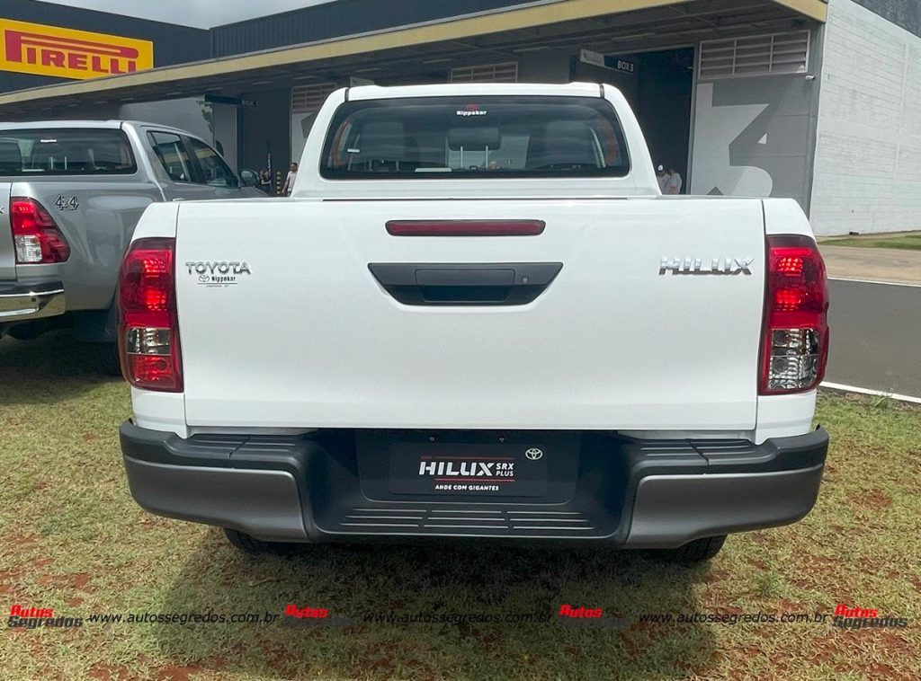 Toyota Hilux Cabine Dupla STD Power Pack 2024