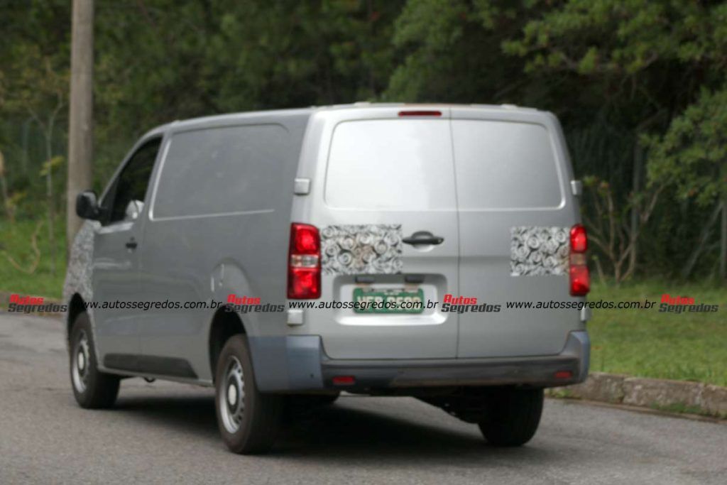 protótipo do novo Citroën Jumpy 2024 de traseira