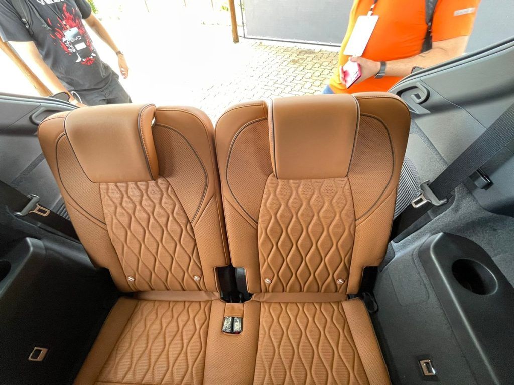 terceira fileira de bancos do BYD TAN EV 2024