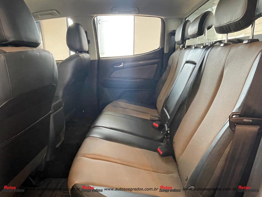 banco traseiro da Chevrolet S10 High Country 2025 
